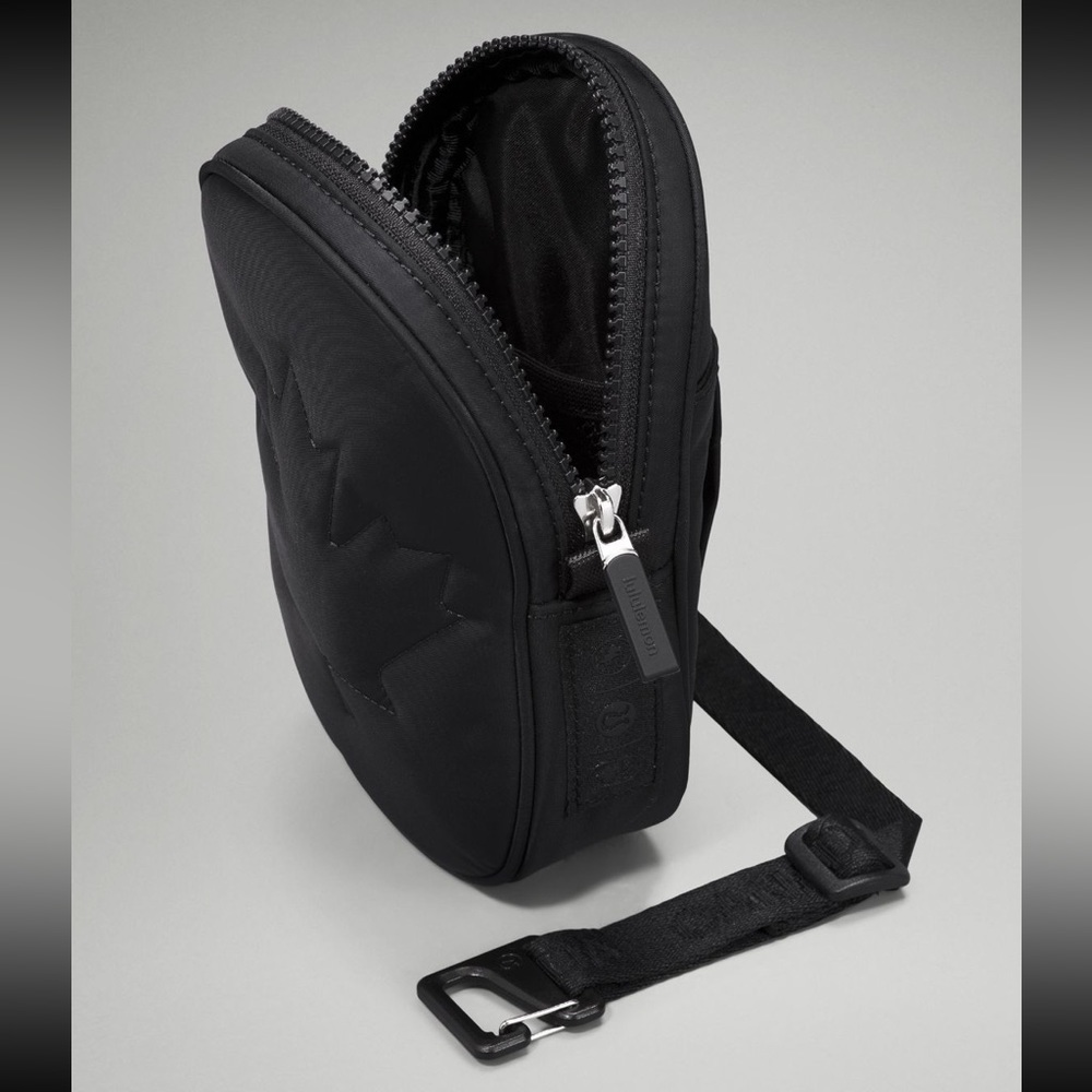 ❌SOLD❌Lululemon Future Legacy Crossbody Bag - Picture 4 of 7